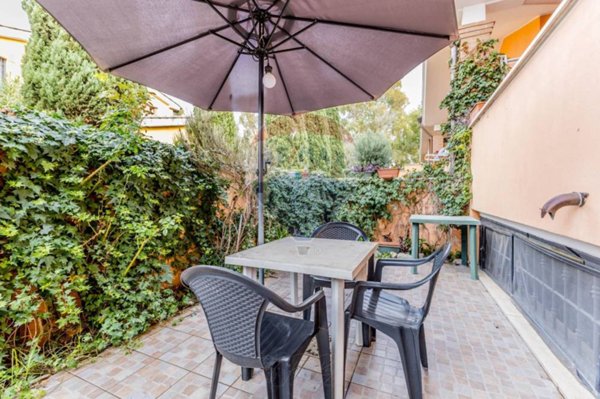 casa indipendente in vendita a Roma in zona Ostia Antica