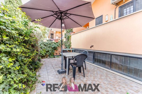 casa indipendente in vendita a Roma in zona Ostia Antica