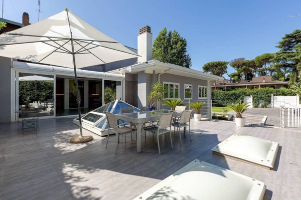 casa indipendente in vendita a Roma in zona EUR