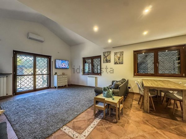 casa indipendente in vendita a Roma in zona Infernetto