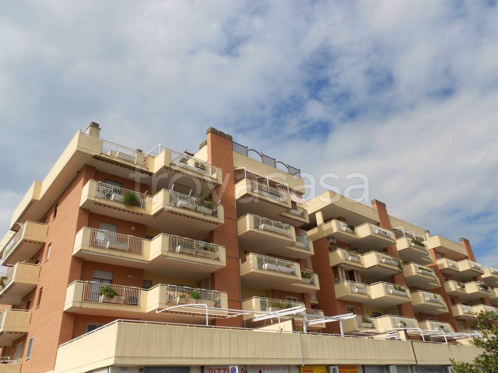 appartamento in vendita a Roma in zona Ostia