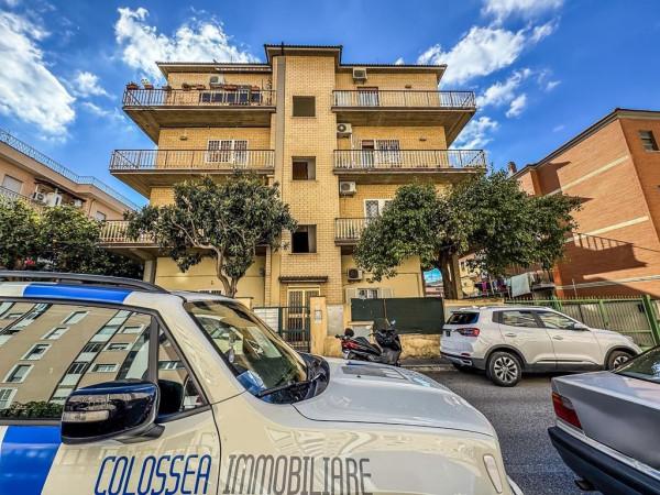 appartamento in vendita a Roma in zona Tor de' Cenci