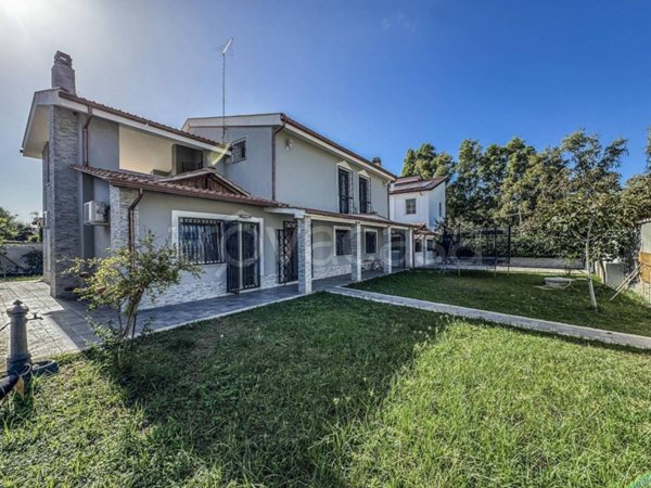 casa indipendente in vendita a Roma in zona Infernetto