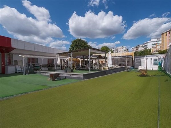 locale commerciale in vendita a Roma in zona Collatino