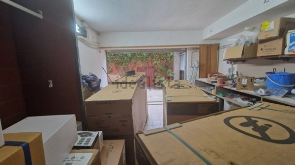 locale di sgombero in vendita a Roma in zona Casal Morena