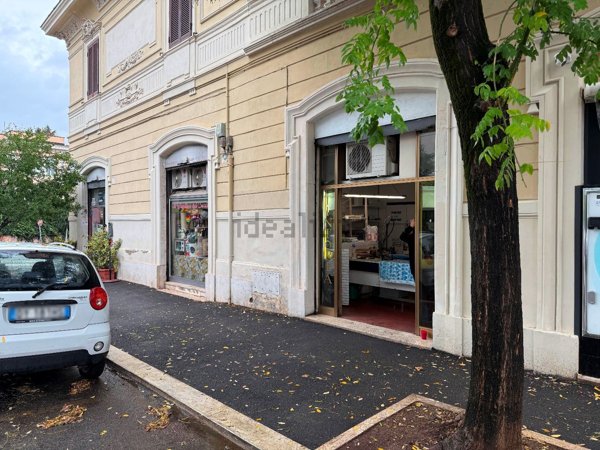 locale commerciale in vendita a Roma in zona Gianicolense