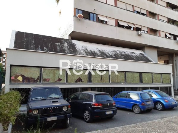 ufficio in vendita a Roma in zona Spinaceto