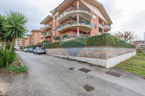 appartamento in vendita a Roma in zona Ponte di Nona