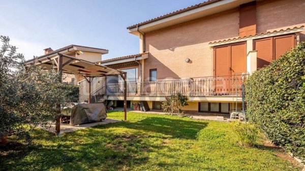 casa indipendente in vendita a Roma in zona Lunghezza