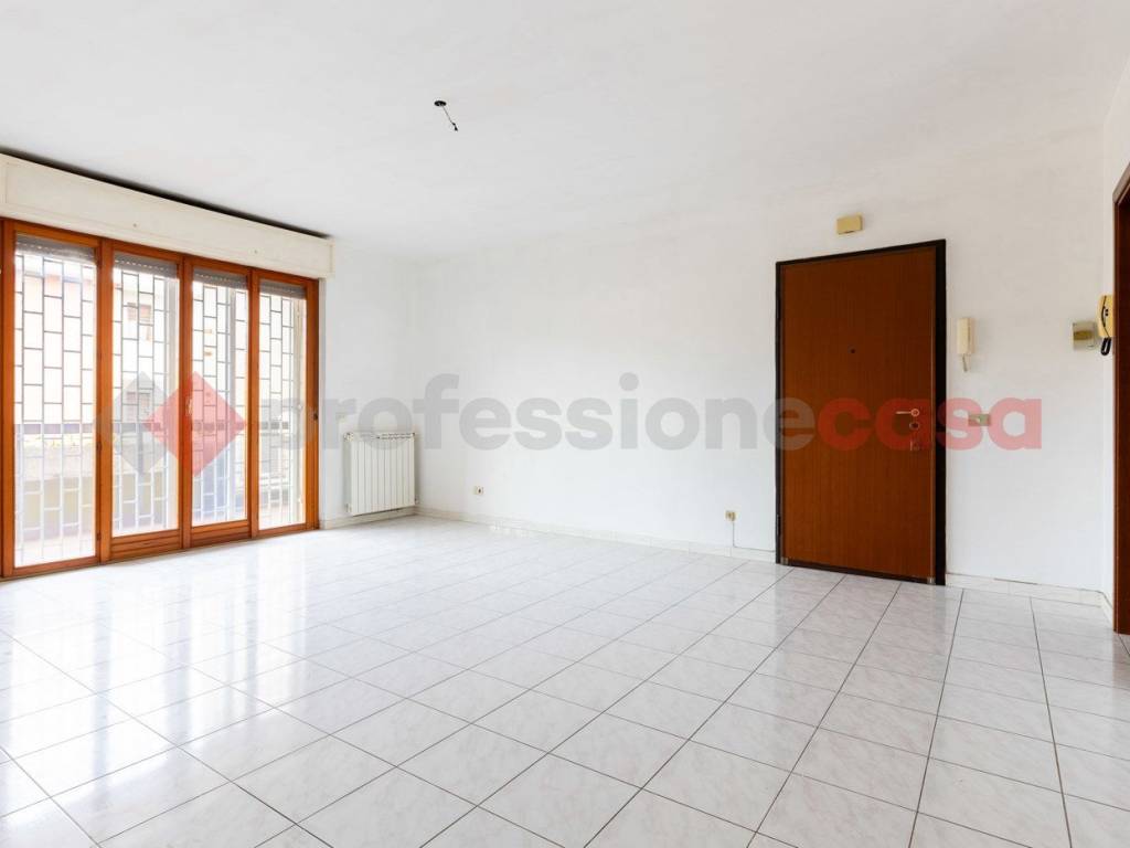 appartamento in vendita a Roma in zona Lunghezza