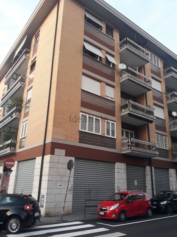 negozio in vendita a Roma in zona Portuense