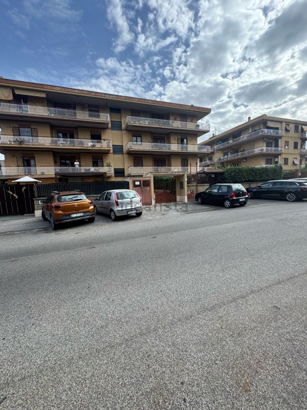 appartamento in vendita a Roma in zona Casal Morena