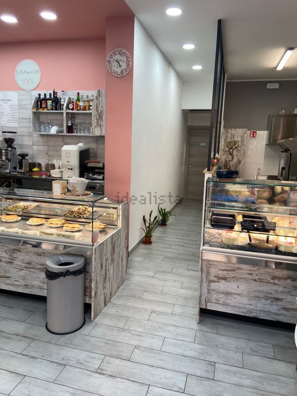 locale commerciale in vendita a Roma in zona Prenestino-Labicano