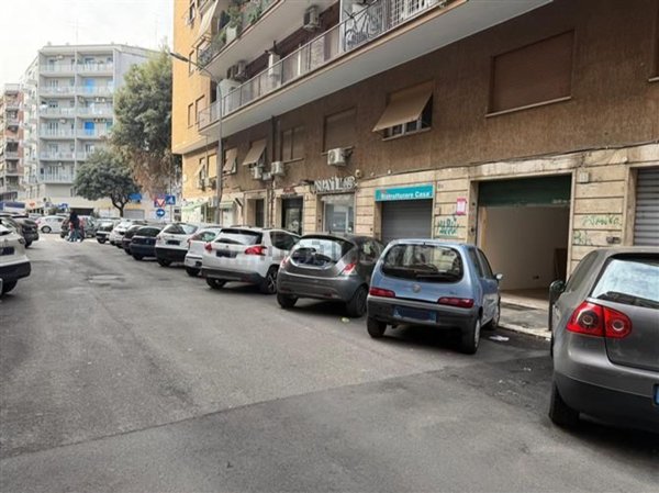 negozio in vendita a Roma in zona Don Bosco