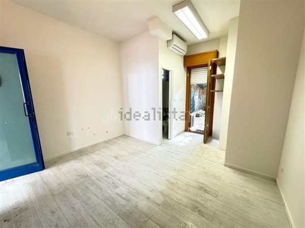 locale commerciale in vendita a Roma