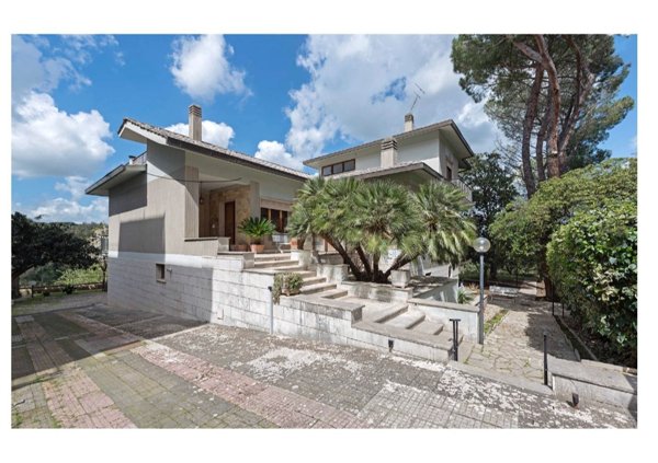 casa indipendente in vendita a Roma in zona Tomba di Nerone