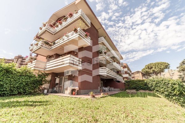 appartamento in vendita a Roma in zona Mostacciano