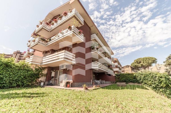 appartamento in vendita a Roma in zona Mostacciano