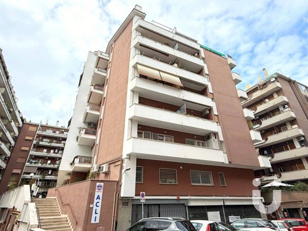 appartamento in vendita a Roma in zona Ostiense