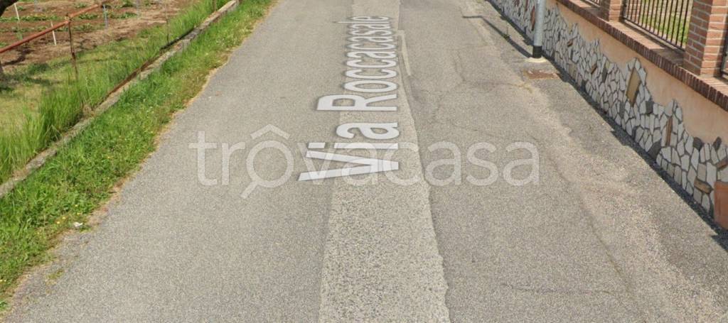 locale commerciale in vendita a Roma in zona Lunghezza