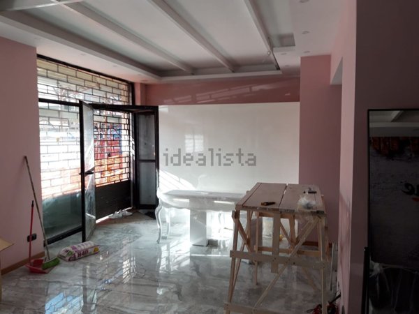 locale commerciale in vendita a Roma in zona Collatino