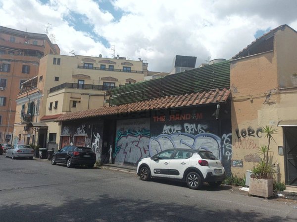 locale commerciale in vendita a Roma in zona Tiburtino