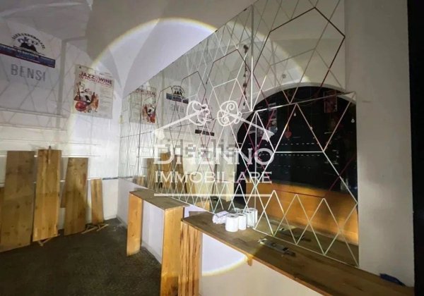 locale commerciale in vendita a Roma