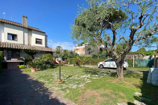 casa indipendente in vendita a Roma in zona Axa