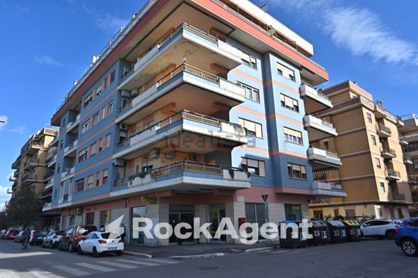 appartamento in vendita a Roma in zona Ostia