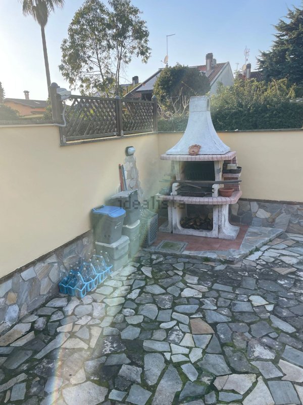 casa indipendente in vendita a Roma in zona Infernetto