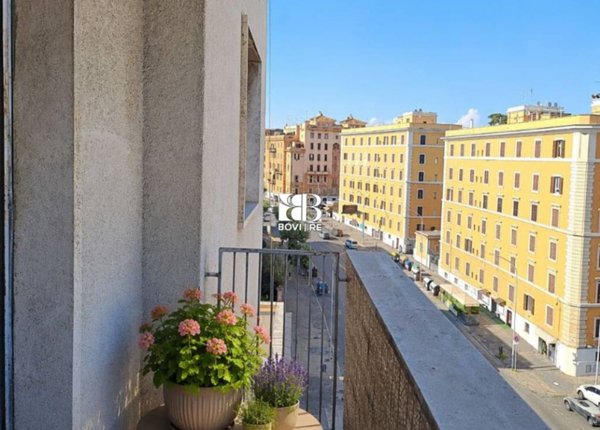 appartamento in vendita a Roma in zona Tuscolano