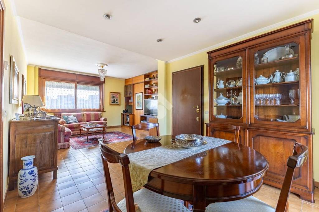 appartamento in vendita a Roma in zona Ardeatino