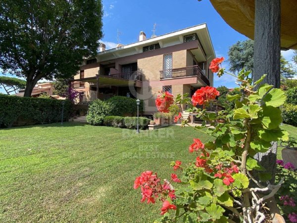 casa indipendente in vendita a Roma in zona Axa
