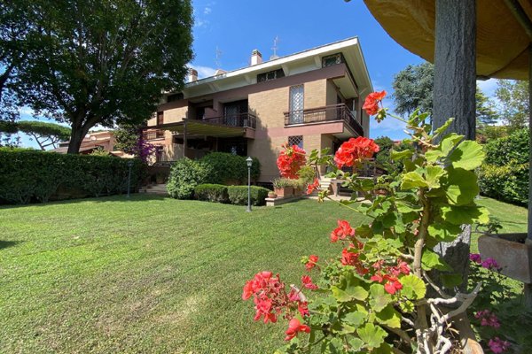 casa indipendente in vendita a Roma in zona Axa