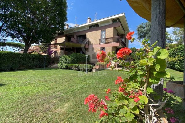 casa indipendente in vendita a Roma in zona Axa