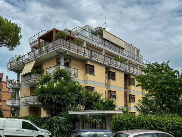 appartamento in vendita a Roma in zona Giuliano Dalmata