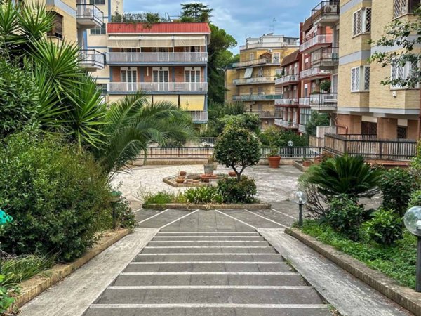appartamento in vendita a Roma in zona Giuliano Dalmata