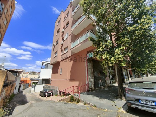 locale commerciale in vendita a Roma