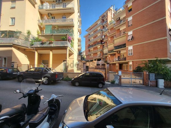 locale commerciale in vendita a Roma in zona Monte Sacro/Talenti