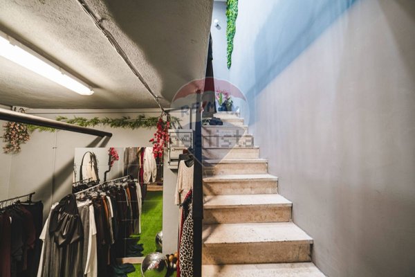 locale commerciale in vendita a Roma