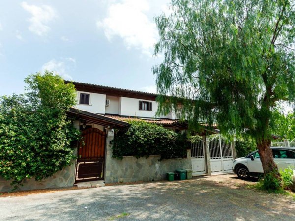 casa indipendente in vendita a Roma in zona Casal Monastero