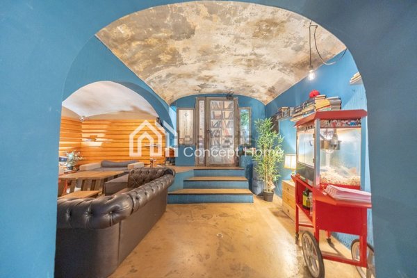 locale commerciale in vendita a Roma in zona Rione Monti/Campitelli