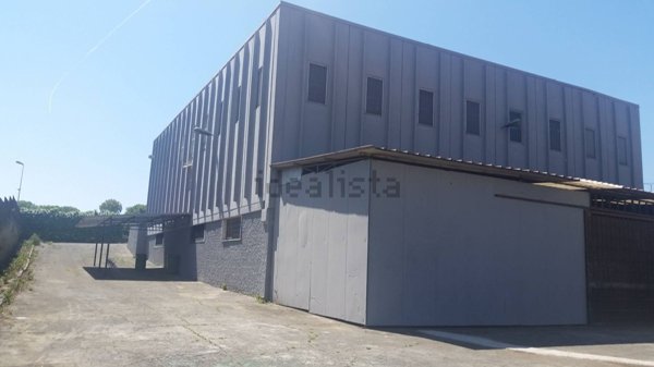 capannone in vendita a Roma in zona Torre Angela