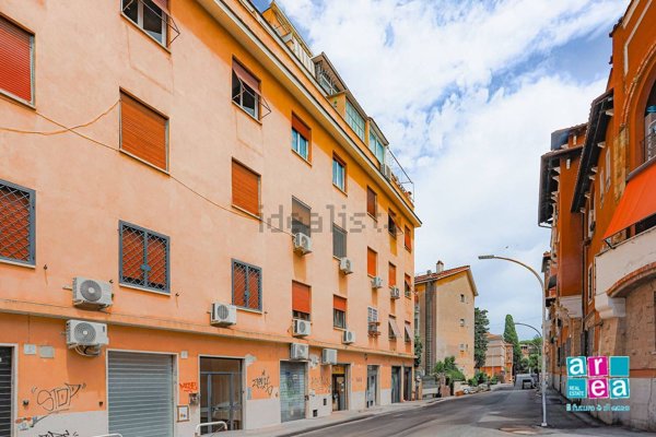appartamento in vendita a Roma in zona Ostiense
