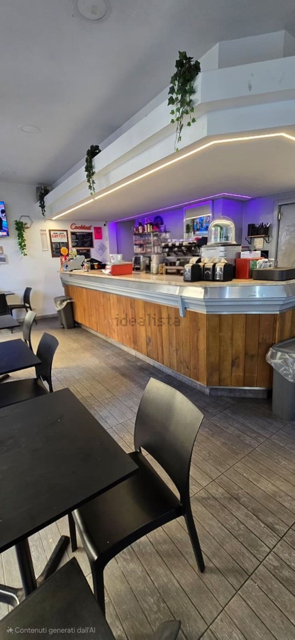 negozio in vendita a Roma in zona Appio Latino