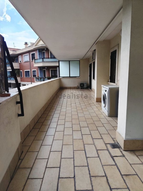 appartamento in vendita a Roma in zona Ardeatino