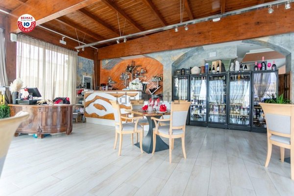 locale commerciale in vendita a Roma in zona Ostia