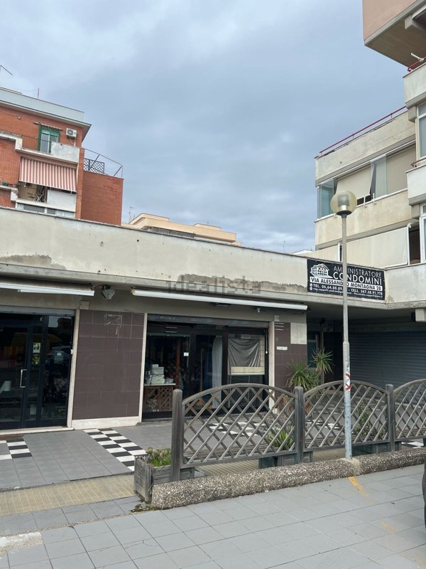 negozio in vendita a Roma in zona Ostia