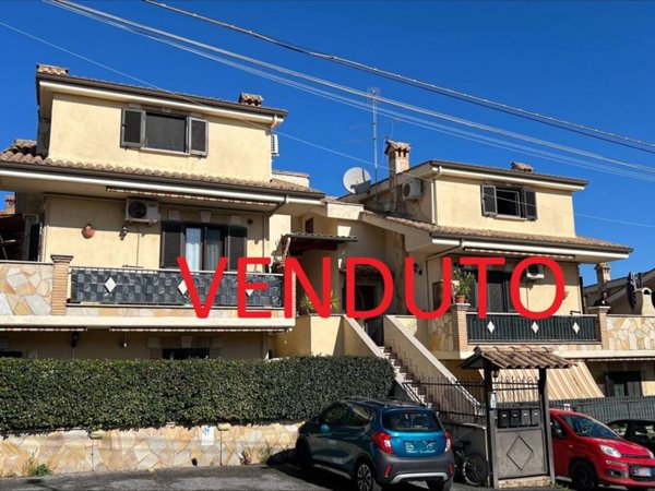 appartamento in vendita a Roma in zona Lunghezza