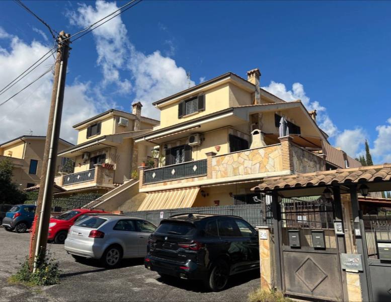 casa indipendente in vendita a Roma in zona Castelverde
